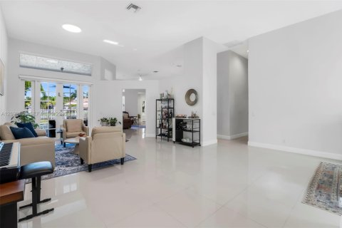 House in Weston, Florida 5 bedrooms, 283.44 sq.m. № 2416075 - photo 17