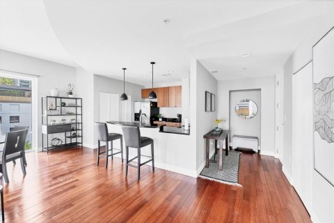 Condominio en alquiler en Orlando, Florida, 1 dormitorio, 99.5 m2 № 2098931 - foto 4