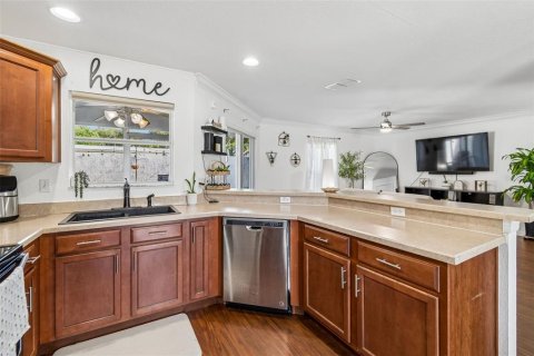 Townhouse in Lakeland, Florida 3 bedrooms, 148.83 sq.m. № 2225825 - photo 10