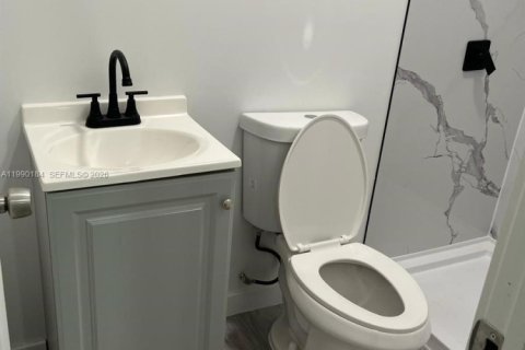 Propiedad comercial en alquiler en Miami, Florida, 1 dormitorio, 187.94 m2 № 2057682 - foto 10