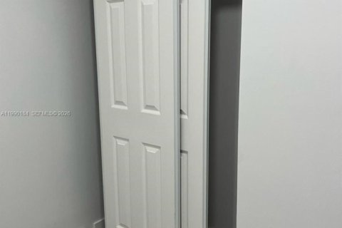 Propiedad comercial en alquiler en Miami, Florida, 1 dormitorio, 187.94 m2 № 2057682 - foto 8