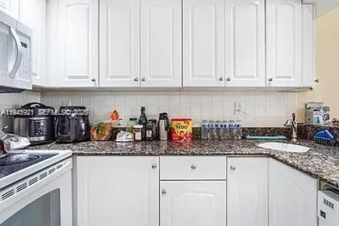 Купить кондоминиум в Майами, Флорида 1 спальня, 55.74м2, № 2267593 - фото 13