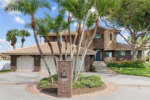House in Tierra Verde, Florida 5 bedrooms, 430.69 sq.m. № 2199339 - photo 4