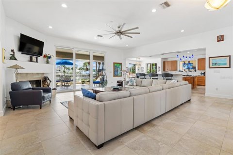 House in Tierra Verde, Florida 5 bedrooms, 430.69 sq.m. № 2199339 - photo 13