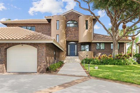 House in Tierra Verde, Florida 5 bedrooms, 430.69 sq.m. № 2199339 - photo 6