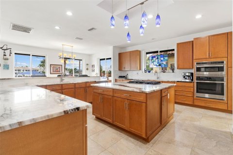 House in Tierra Verde, Florida 5 bedrooms, 430.69 sq.m. № 2199339 - photo 18