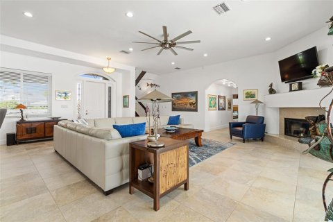 House in Tierra Verde, Florida 5 bedrooms, 430.69 sq.m. № 2199339 - photo 14