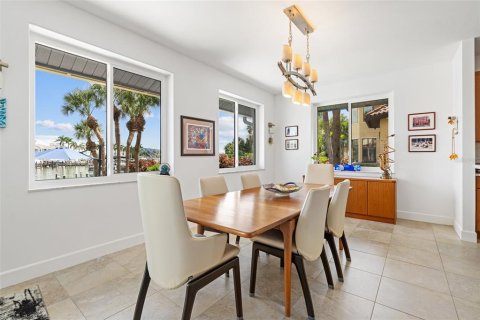 House in Tierra Verde, Florida 5 bedrooms, 430.69 sq.m. № 2199339 - photo 23