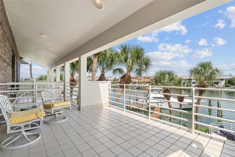 House in Tierra Verde, Florida 5 bedrooms, 430.69 sq.m. № 2199339 - photo 29