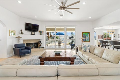 House in Tierra Verde, Florida 5 bedrooms, 430.69 sq.m. № 2199339 - photo 10
