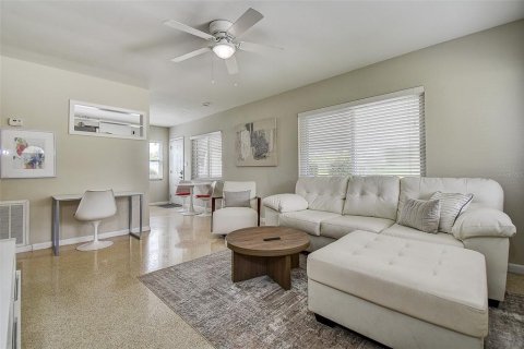 Casa en alquiler en Palm Harbor, Florida, 2 dormitorios, 72.46 m2 № 1816891 - foto 12