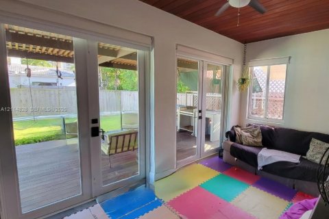 Villa ou maison à louer à Miami, Floride: 3 chambres, 145.67 m2 № 2437655 - photo 11