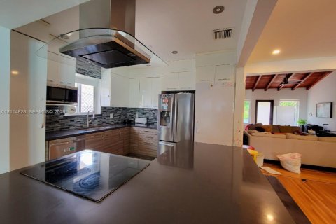 Villa ou maison à louer à Miami, Floride: 3 chambres, 145.67 m2 № 2437655 - photo 10