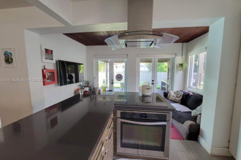 Villa ou maison à louer à Miami, Floride: 3 chambres, 145.67 m2 № 2437655 - photo 8