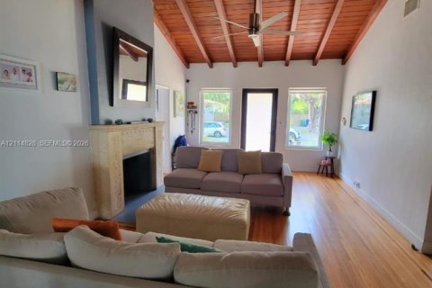 Villa ou maison à louer à Miami, Floride: 3 chambres, 145.67 m2 № 2437655 - photo 7