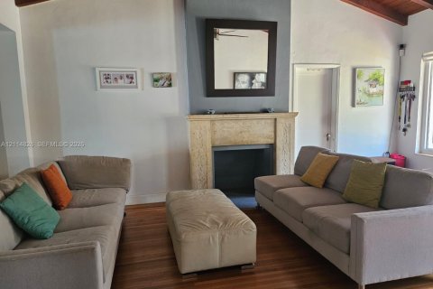 Villa ou maison à louer à Miami, Floride: 3 chambres, 145.67 m2 № 2437655 - photo 4