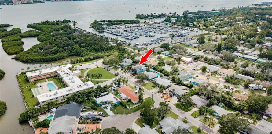 Villa ou maison à Gulfport, Floride 3 chambres, 211.82 m2 № 1898801