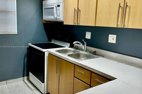 Appartement à louer à Miami, Floride: 1 chambre, 65.03 m2 № 2297633 - photo 2
