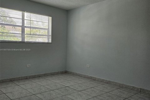 Appartement à louer à Miami, Floride: 1 chambre, 65.03 m2 № 2297633 - photo 4