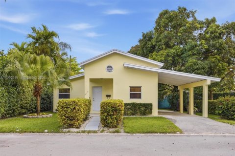 Casa en Coral Gables, Florida 3 dormitorios, 124.3 m2 № 2056283