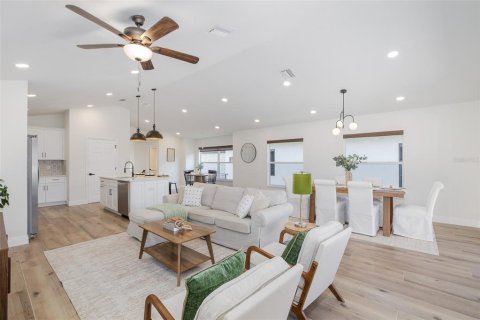 Villa ou maison à vendre à New Port Richey, Floride: 4 chambres, 191.94 m2 № 2223664 - photo 11