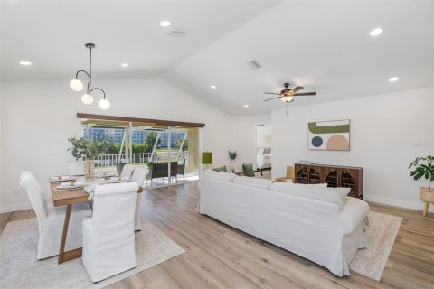 Villa ou maison à vendre à New Port Richey, Floride: 4 chambres, 191.94 m2 № 2223664 - photo 16