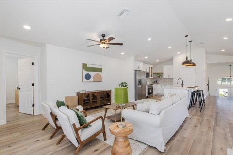 Villa ou maison à vendre à New Port Richey, Floride: 4 chambres, 191.94 m2 № 2223664 - photo 13