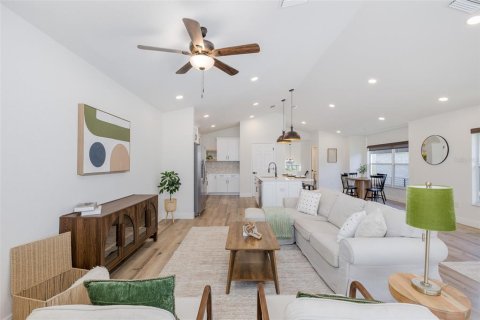 Villa ou maison à vendre à New Port Richey, Floride: 4 chambres, 191.94 m2 № 2223664 - photo 12