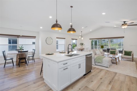 Villa ou maison à vendre à New Port Richey, Floride: 4 chambres, 191.94 m2 № 2223664 - photo 22