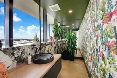 Condominio en venta en Miami, Florida, 5 dormitorios, 549.42 m2 № 2030924 - foto 10