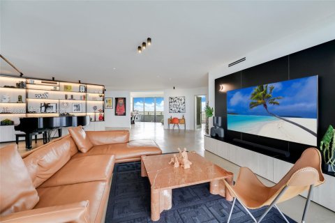 Condominio en venta en Miami, Florida, 5 dormitorios, 549.42 m2 № 2030924 - foto 22