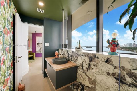 Condominio en venta en Miami, Florida, 5 dormitorios, 549.42 m2 № 2030924 - foto 9