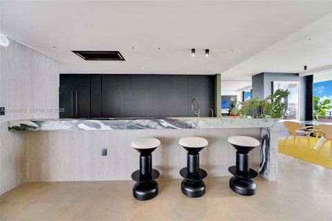 Condominio en venta en Miami, Florida, 5 dormitorios, 549.42 m2 № 2030924 - foto 15