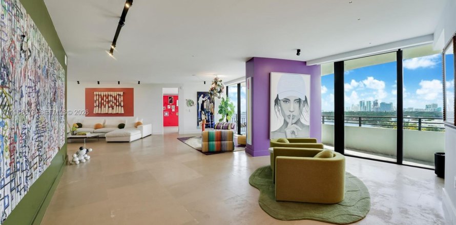 Condominio en Miami, Florida, 5 dormitorios  № 2030924
