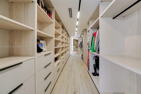 Condominio en venta en Miami, Florida, 5 dormitorios, 549.42 m2 № 2030924 - foto 26
