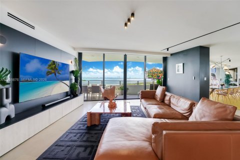 Condominio en venta en Miami, Florida, 5 dormitorios, 549.42 m2 № 2030924 - foto 20