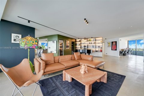Condominio en venta en Miami, Florida, 5 dormitorios, 549.42 m2 № 2030924 - foto 21