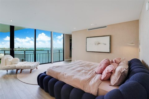 Condominio en venta en Miami, Florida, 5 dormitorios, 549.42 m2 № 2030924 - foto 24
