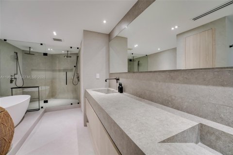 Condominio en venta en Miami, Florida, 5 dormitorios, 549.42 m2 № 2030924 - foto 27