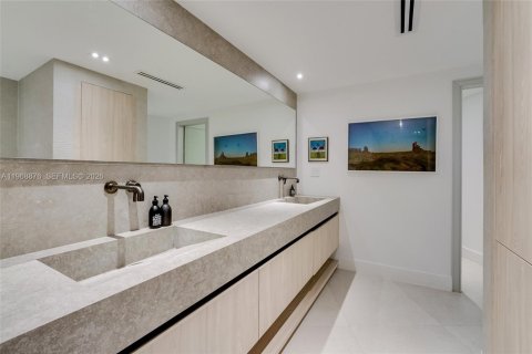Condominio en venta en Miami, Florida, 5 dormitorios, 549.42 m2 № 2030924 - foto 28