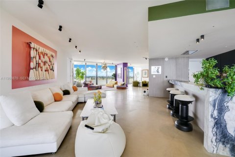Condominio en venta en Miami, Florida, 5 dormitorios, 549.42 m2 № 2030924 - foto 12