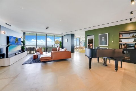 Condominio en venta en Miami, Florida, 5 dormitorios, 549.42 m2 № 2030924 - foto 19