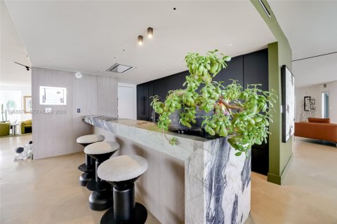 Condominio en venta en Miami, Florida, 5 dormitorios, 549.42 m2 № 2030924 - foto 16