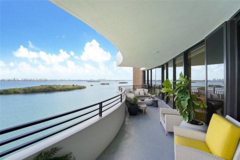 Condominio en venta en Miami, Florida, 5 dormitorios, 549.42 m2 № 2030924 - foto 2
