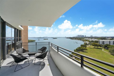 Condominio en venta en Miami, Florida, 5 dormitorios, 549.42 m2 № 2030924 - foto 3
