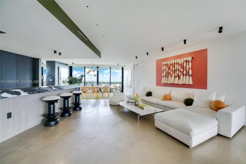 Condominio en venta en Miami, Florida, 5 dormitorios, 549.42 m2 № 2030924 - foto 13