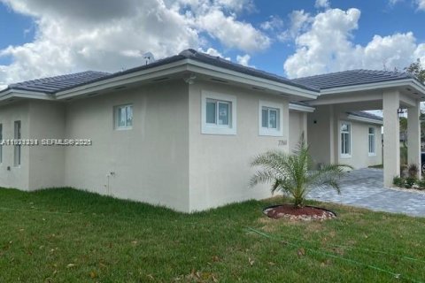 Villa ou maison à vendre à Homestead, Floride: 4 chambres, 243.68 m2 № 2032127 - photo 2