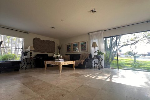 Townhouse in Palm Beach Gardens, Florida 3 bedrooms, 176.98 sq.m. № 1875661 - photo 14