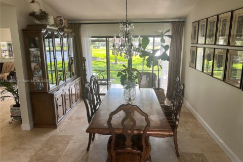 Townhouse in Palm Beach Gardens, Florida 3 bedrooms, 176.98 sq.m. № 1875661 - photo 9