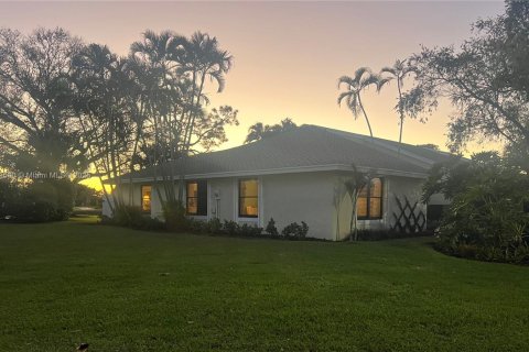 Townhouse in Palm Beach Gardens, Florida 3 bedrooms, 176.98 sq.m. № 1875661 - photo 1